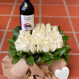 Arreglo rosas y vino