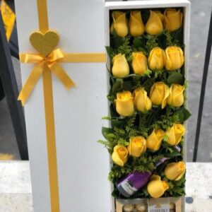 Caja con rosas amarillas